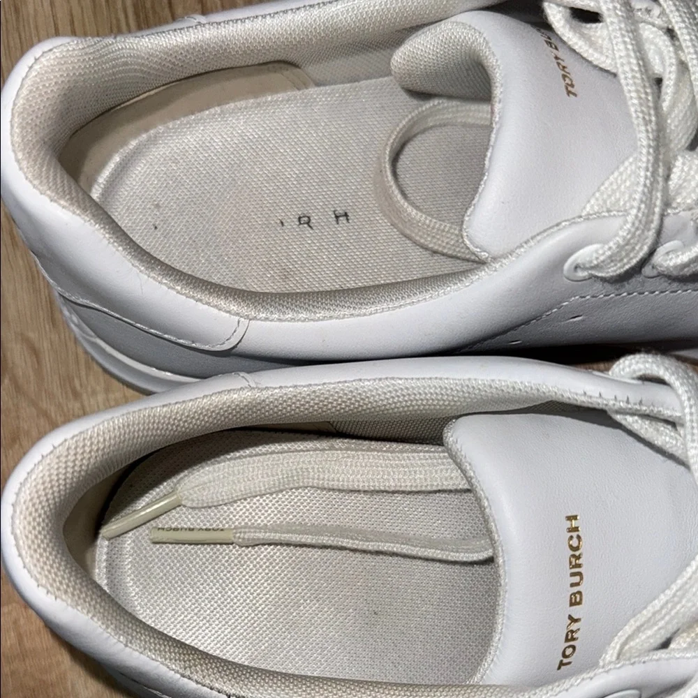 Tory Burch White “Howell Court” W DUST‎ BAG Athletic Shoes Sleek Design Sz 9 EUC